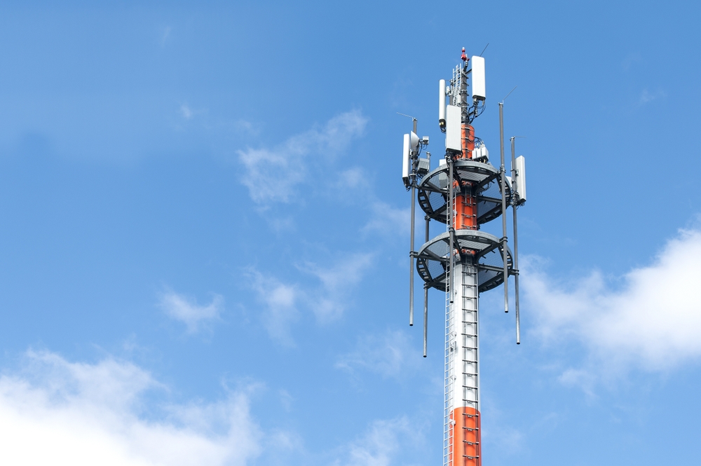 Sempre più comuni italiani vietano le antenne 5G: il governo prepara un piano di emergenza - L'INDIPENDENTE