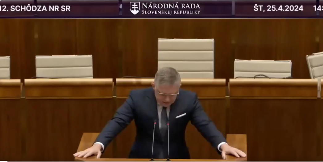 "Un Crimine Senza Precedenti": Il Primo Ministro Slovacco Robert Fico Affronta in Parlamento il 'Complotto Leyen-Pfizer' - News Academy Italia