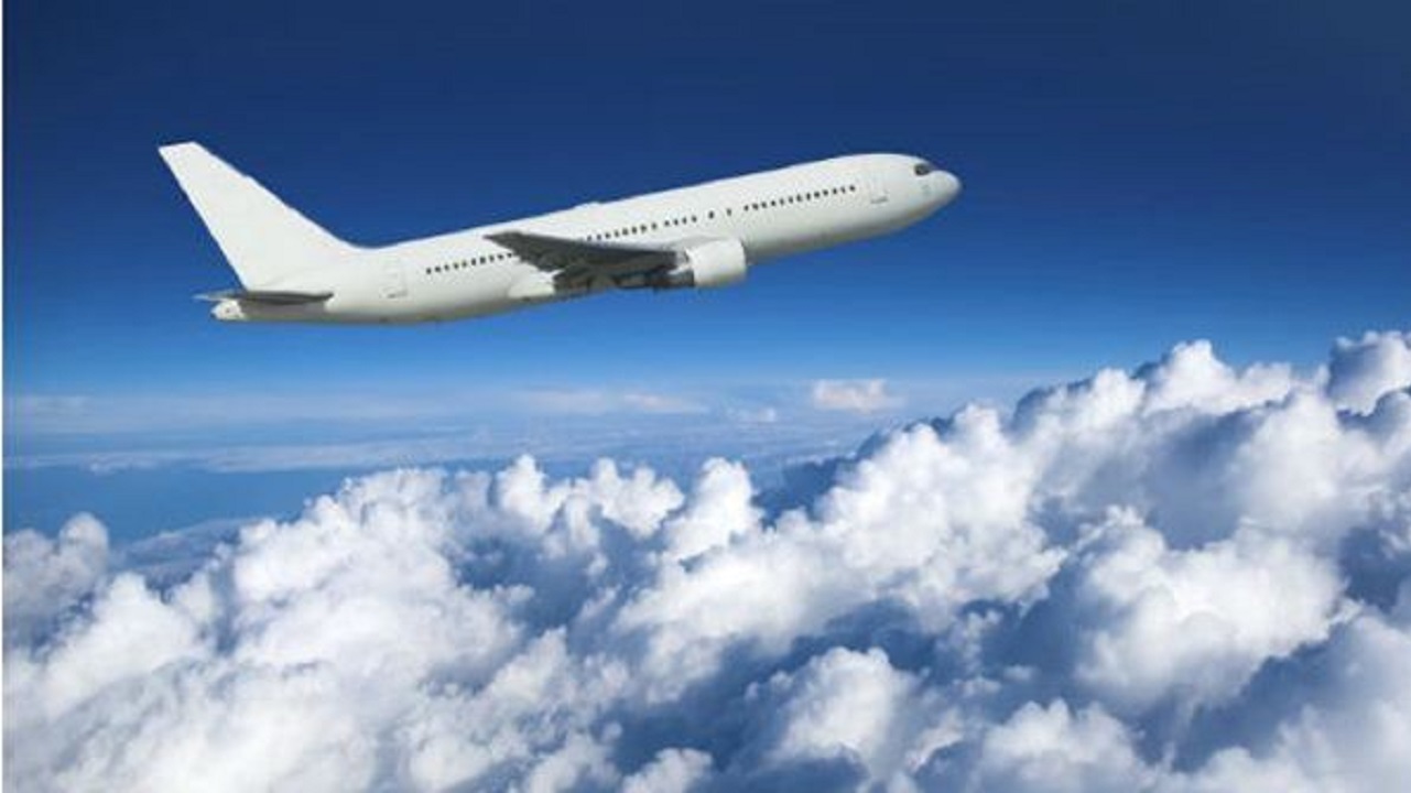 Sky Vision Airlines, pilota muore in volo: atterraggio d’emergenza