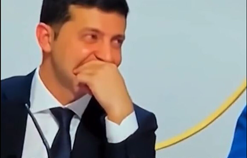 Il ghigno di Zelensky durante la richiesta di Putin di rispettare gli Accordi di Minsk, al vertice di Parigi. - Grandeinganno