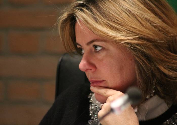 'Vaccini, ecco il rapporto tra la Lorenzin e le case farmaceutiche' - Politica - LaPressa.it