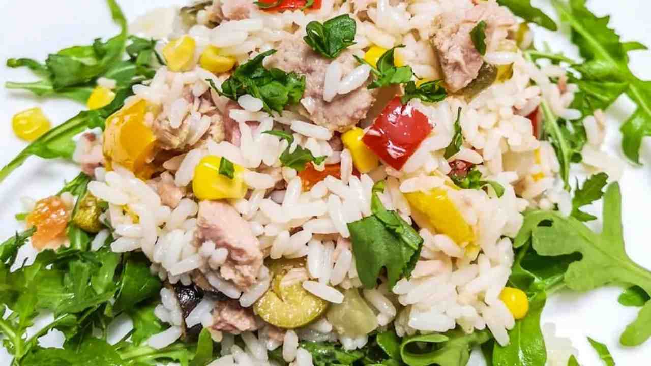 Riso all'insalata, la vera ricetta napoletana: si prepara così