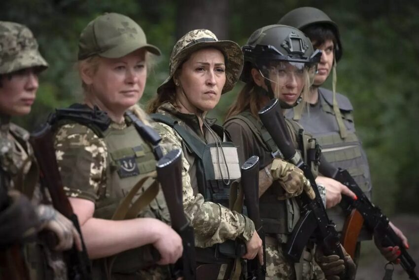 L'Ucraina utilizza Armi Chimiche nella regione di Kursk e schiera Cecchini e Operatori di Droni di Sesso Femminile - Grandeinganno