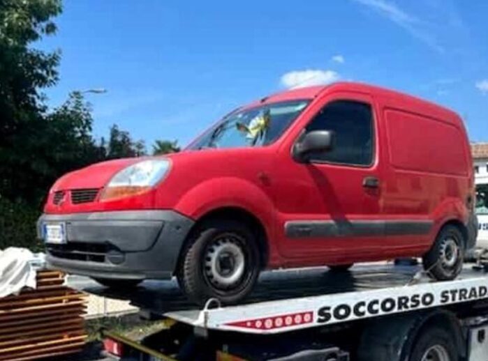 Tragedia a Valdobbiadene: uomo trovato morto in furgone, deceduto da giorni per un malore - Grandeinganno