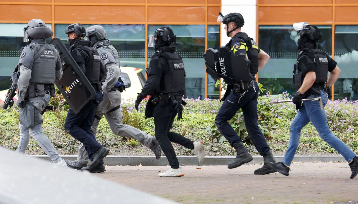 Morta una persona a Rotterdam in Olanda accoltellata da un uomo che gridava “Allah Akbar”: ipotesi terrorismo
