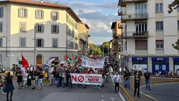 'No al comando Nato a Firenze', oltre 600 sfilano in corteo • Imola Oggi