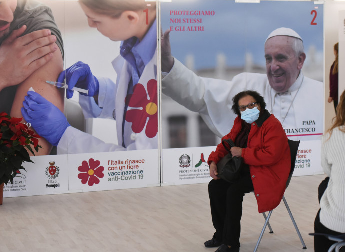 L'ammissione di Aifa riscrive la storia: «Il vaccino non ferma il contagio» - La Nuova Bussola Quotidiana