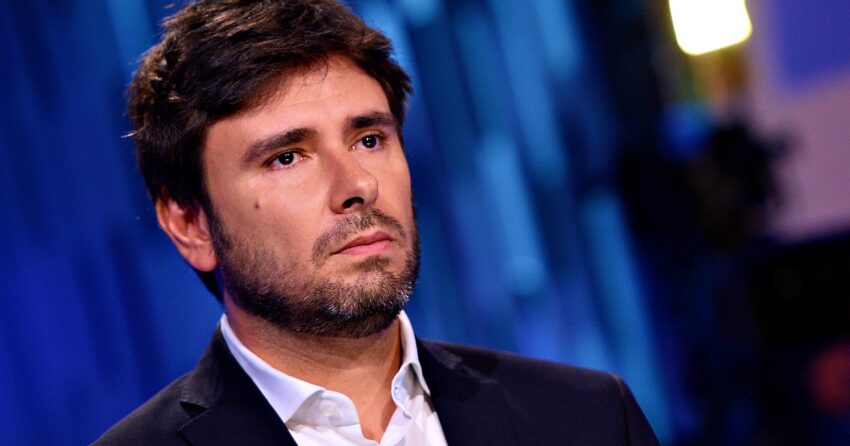 Di Battista contro di Maio: "io cammino sempre a testa alta, lui no." - Grandeinganno