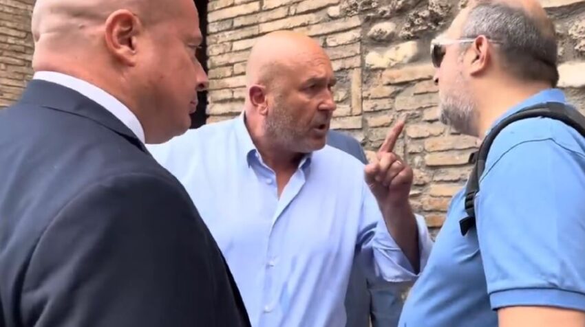 Terni, sindaco Bandecchi sputa in faccia a un cittadino che contesta il suo operato sotto Palazzo Spada - Grandeinganno