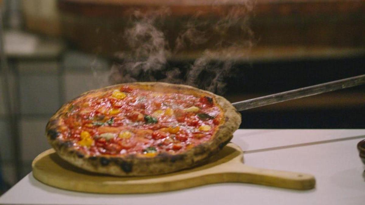 La «pizza nera dei morti» della Costiera Amalfitana, l'antesignana della Margherita che poi fu esportata a Napoli | Corriere.it