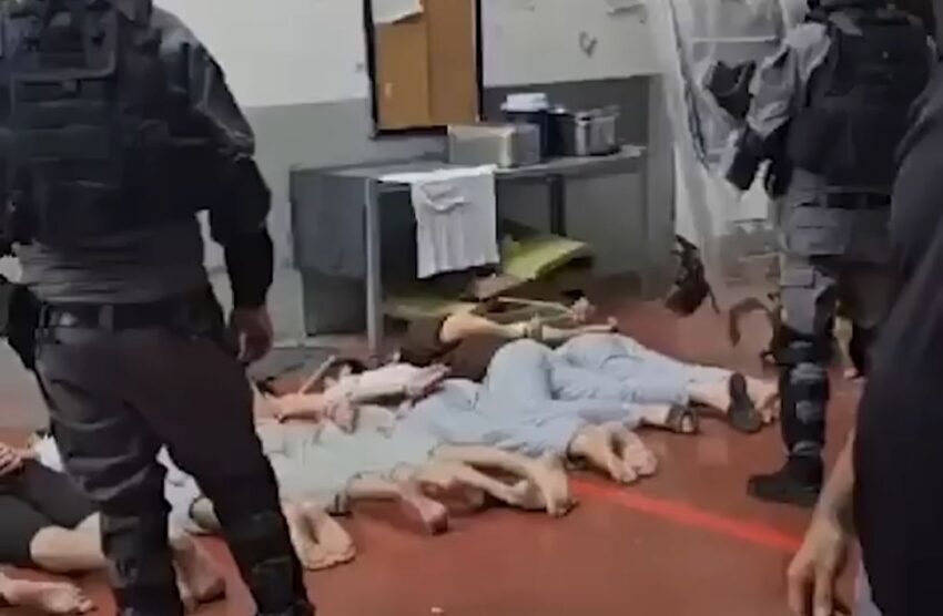 Detenuti palestinesi umiliati nella prigione di Megiddo: il video di Haaretz solleva polemiche su trattamenti disumani - Grandeinganno