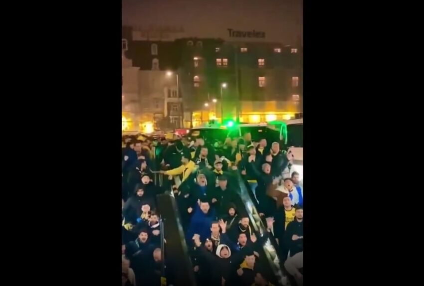 I vergognosi cori dei tifosi israeliani del Macabi Tel Aviv: "Non ci sono scuole a Gaza perché non ci sono più bambini.. ale ale ale" - Grandeinganno