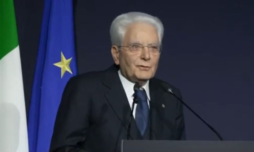 Mattarella agli studenti: "In 10 anni ho promulgato diverse leggi che ritengo sbagliate, ma è mio dovere farlo" - Grandeinganno