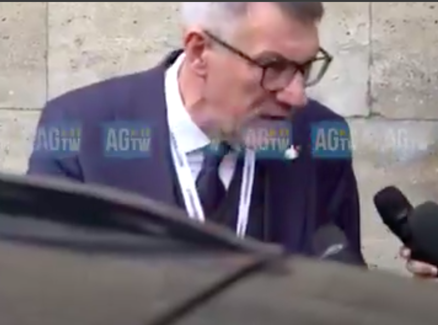 Guarda cosa succede quando Landini incontra un vero operaio che gli chiede il conto delle sue porcate: prima balbetta poi scappa – DC NEWS