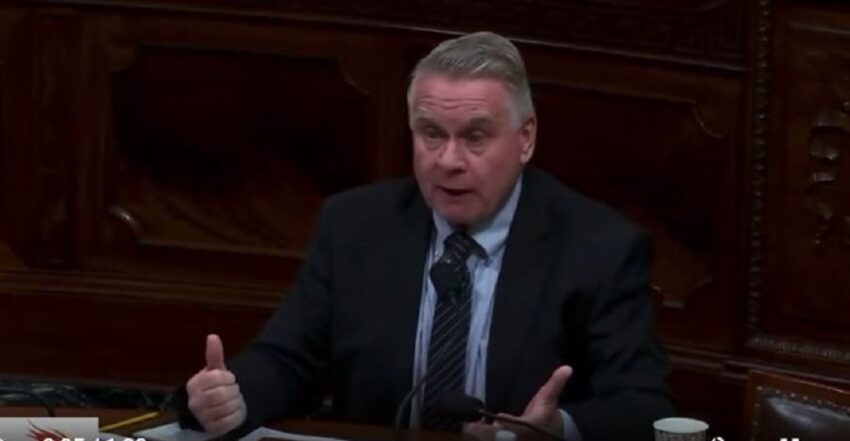 Il legislatore del New Jersey, Chris Smith, esorta l'esercito ad abbattere un drone sconosciuto - Grandeinganno
