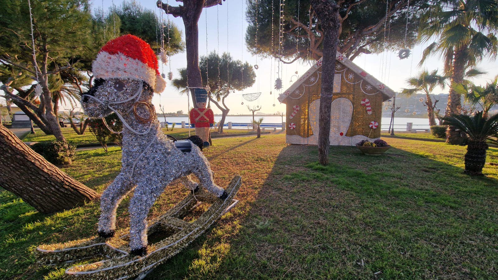 Luci di Natale nella Villa Comunale di Bacoli: ingresso gratis