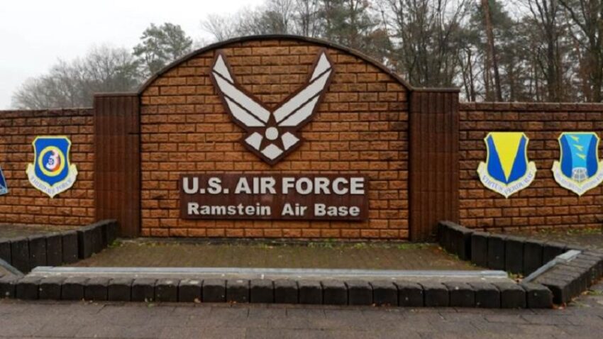 Oggetti volanti non identificati sopra la base aerea statunitense di Ramstein, situata in Germania. - Grandeinganno