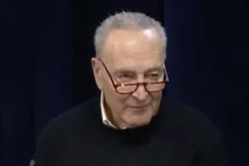 Senatore Chuck Schumer: Non sappiamo se siano UFO, stiamo cercando di scoprirlo; se fossero droni militari ce lo avrebbero detto - Grandeinganno