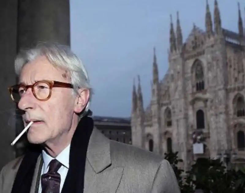 Feltri sul (Ridicolo) provvedimento di Sala sul Fumo all'Aperto: «Io Non Fumo mai per Strada, solo sul Divano. Ma Adesso potrei Disobbedire»!