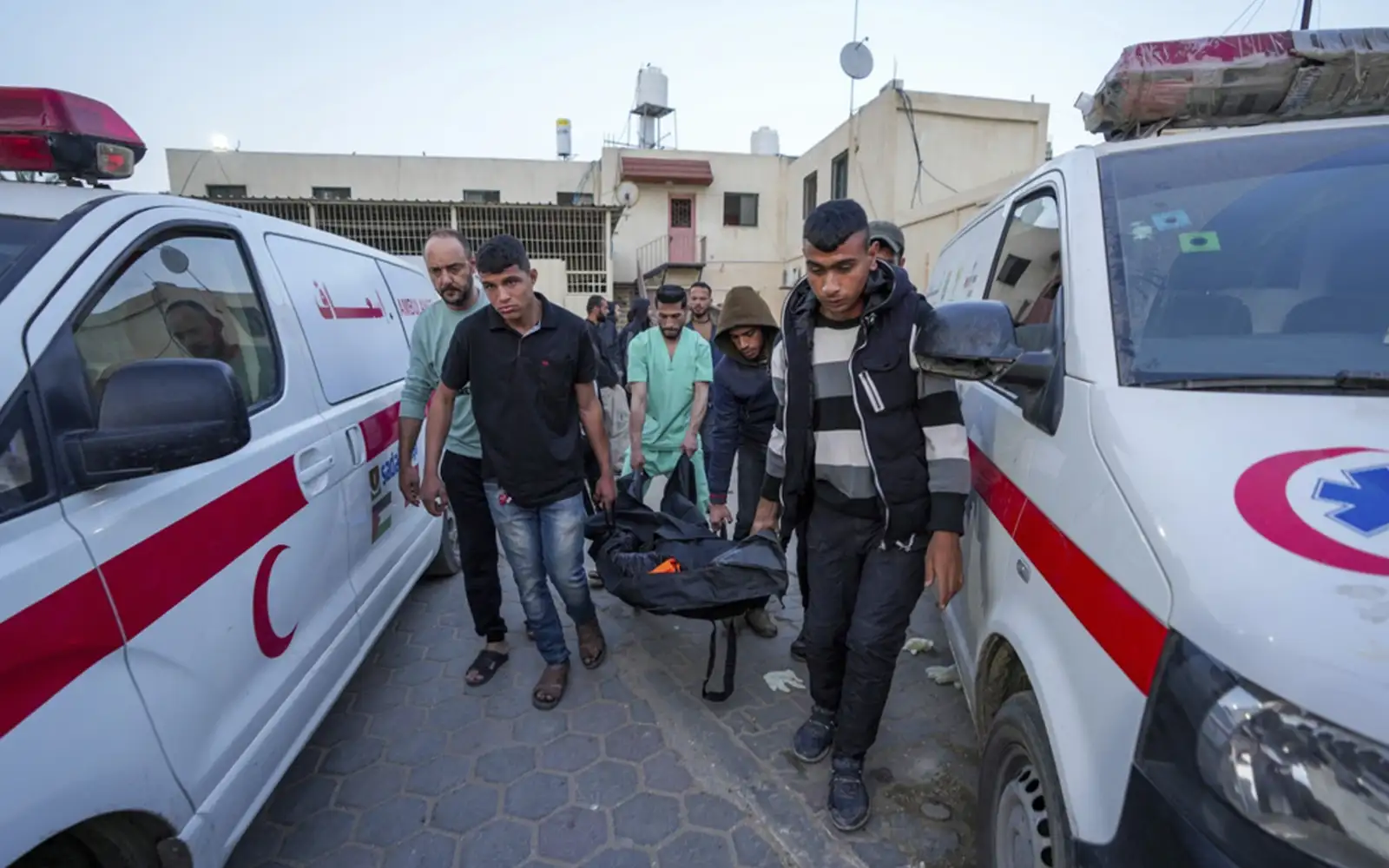 Israele ha ordinato la chiusura di uno degli ultimi ospedali funzionanti di Gaza - L'INDIPENDENTE