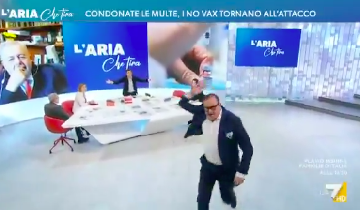 Capolavoro di Tommaso Cerno! Si Alza e mentre se ne va Sfancula in un colpo solo tre indegni Parassiti: Crisanti, Parenzo e la Ronzulli! (Video)!