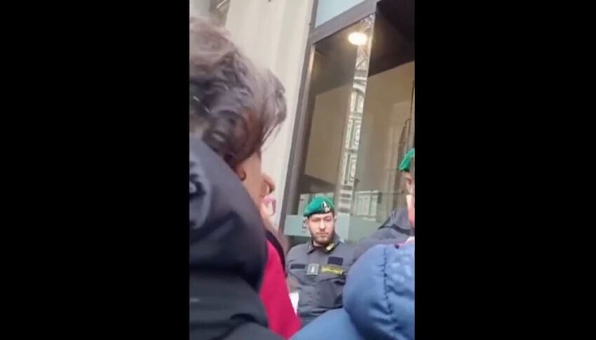 Protesta a Firenze contro il pagamento digitale obbligatorio per la Cupola del Duomo: cittadini difendono il diritto al contante - Grandeinganno