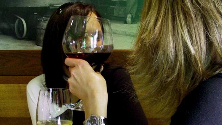 Nuovo Codice della Strada, Consumi Bevande Alcoliche in forte Calo del 30-35%. E' gia' Crisi per l'Intero Settore di Pub, Bar e Ristoranti...ma pochi Protestano pur Subendo!