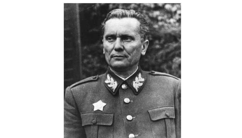 Tito il responsabile delle Foibe ha la più alta onorificenza italiana dal 1969. Uccise 11mila italiani - Grandeinganno