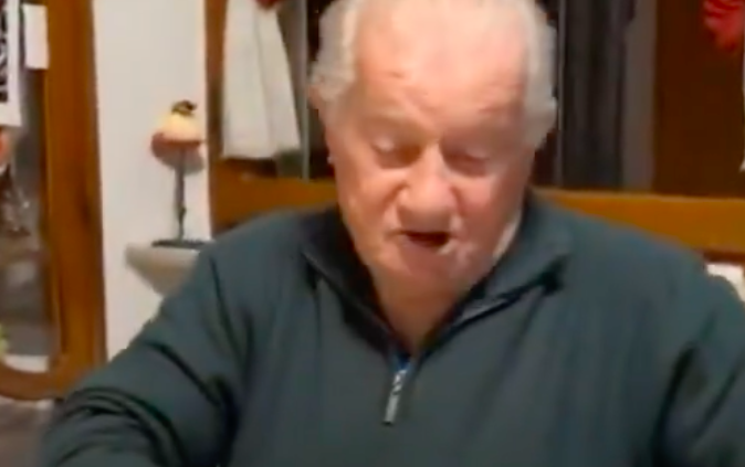 La Meravigliosa Reazione del Nonnino alla Domanda." “Non lo Guardi Mattarella in Televisione?” Rappresenta alla perfezione l’Opinione di decine di Milioni di Italiani! Ecco il Video che diventa Virale!