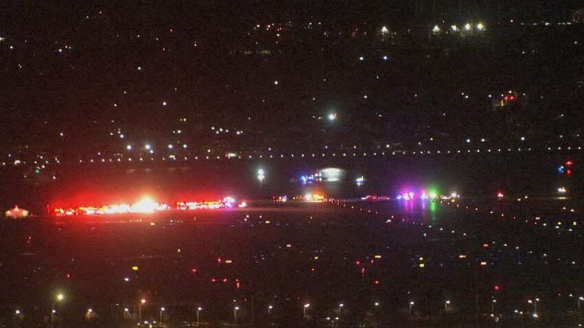 Incidente aereo a Washington: Collisione tra aereo della American Airlines e un elicottero Black Hawk dell'esercito americano. - Grandeinganno