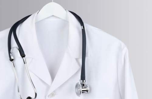 Roma, medico minaccia personale sanitario: "vi faccio uccidere". Poi urina sul muro • Imola Oggi