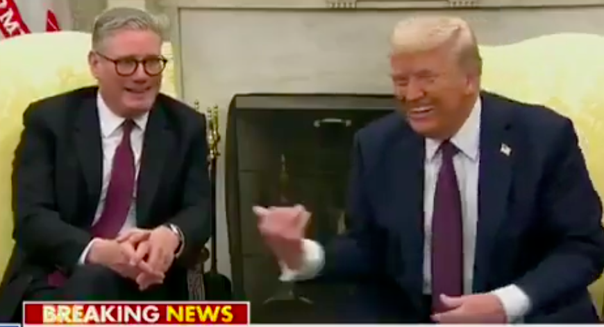 Il Parassita Inglese mandato a letto Senza cena da Trump: gli hanno riso in faccia persino i Giornalisti. A Trump è bastata una Domanda per Metterlo a Cuccia! (VIDEO)!