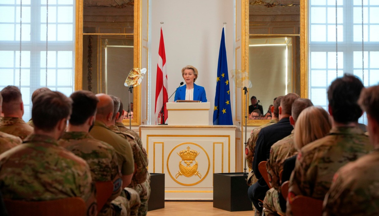 Ursula von der Leyen afferma che l'era della pace in Europa è finita e avverte l'Ue: "Prepararsi alla guerra"