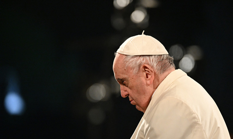 Papa Francesco: "Da giovane ho fatto il buttafuori in un locale notturno" il mio sogno era fare il macellaio - Grandeinganno
