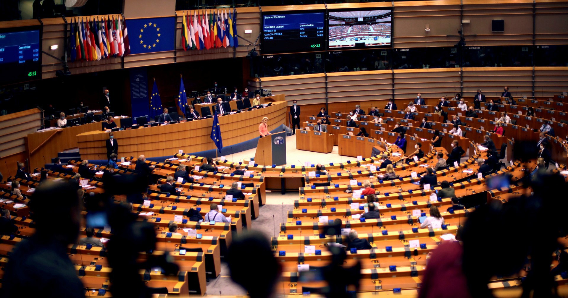 Ue, in manette lobbisti di Huawei per corruzione nei confronti di europarlamentari. Sigilli agli uffici di Forza Italia - Il Fatto Quotidiano
