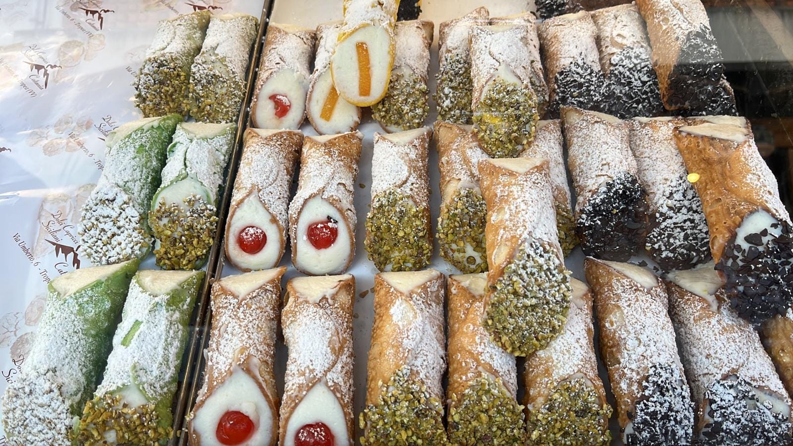 Saporitissimo Napoli: cibo e stand in piazza Dante