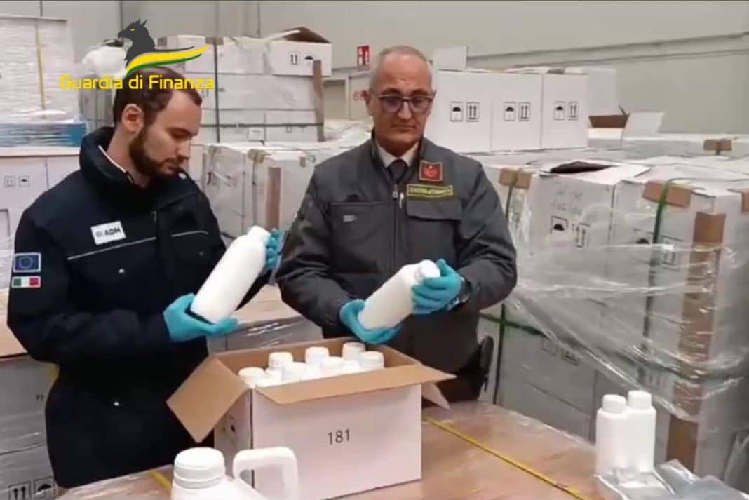 Ormoni per la crescita di frutta e verdura: maxi sequestro a Bari | il Salvagente