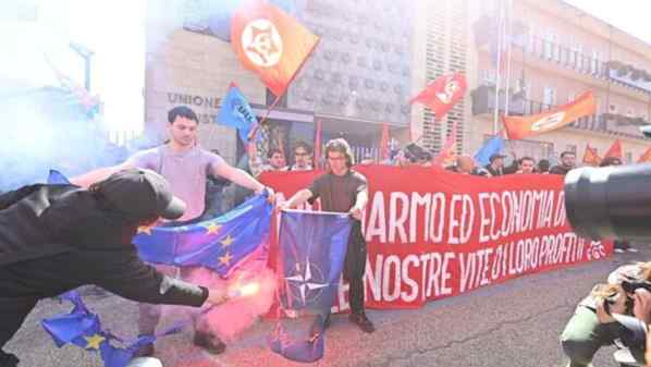Corteo lavoratori a Torino, bruciate bandiere UE e Nato • Imola Oggi