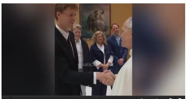 Sinner incontra Papa Leone XIV in Vaticano, il Tennista Scherza: “Vuole Giocare un po’?”, il Pontefice: “No, qui meglio di No” – VIDEO !