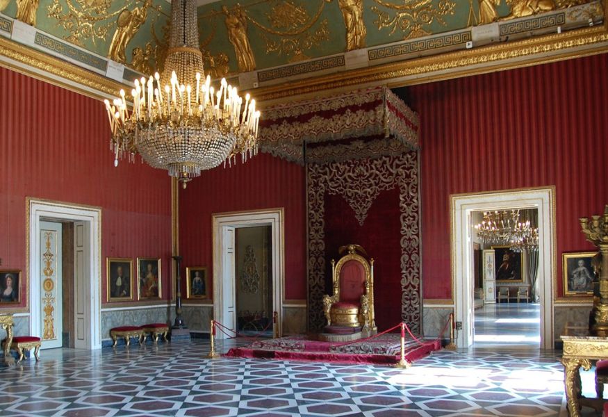 Il trono di Palazzo Reale di Napoli è sabaudo (e non borbonico)