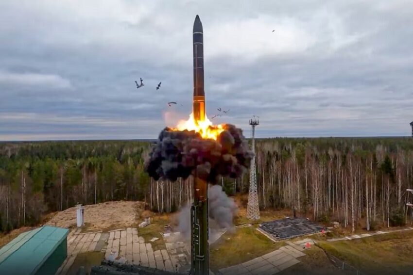 Mosca avverte: Pronto il missile Kinzhal contro centri decisionali di Kiev in caso di attacchi contro la parata militare del 9 maggio - Grandeinganno