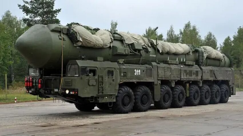 In risposta all’attacco alla residenza di Putin, Mosca lancia l’Oreshnik sull’Ucraina: il missile inarrestabile che terrorizza l’Europa - Grandeinganno