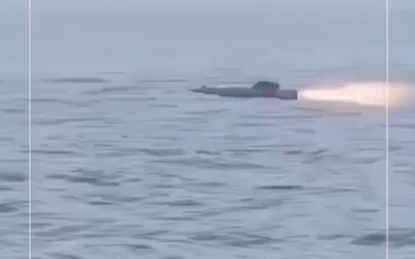 Missile iraniano colpisce una nave della Marina americana: potrebbe essere affondata - Grandeinganno